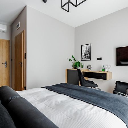 Cisza I Spokoj Aparthotel Raszyn Eksteriør bilde