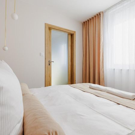 Cisza I Spokoj Aparthotel Raszyn Eksteriør bilde