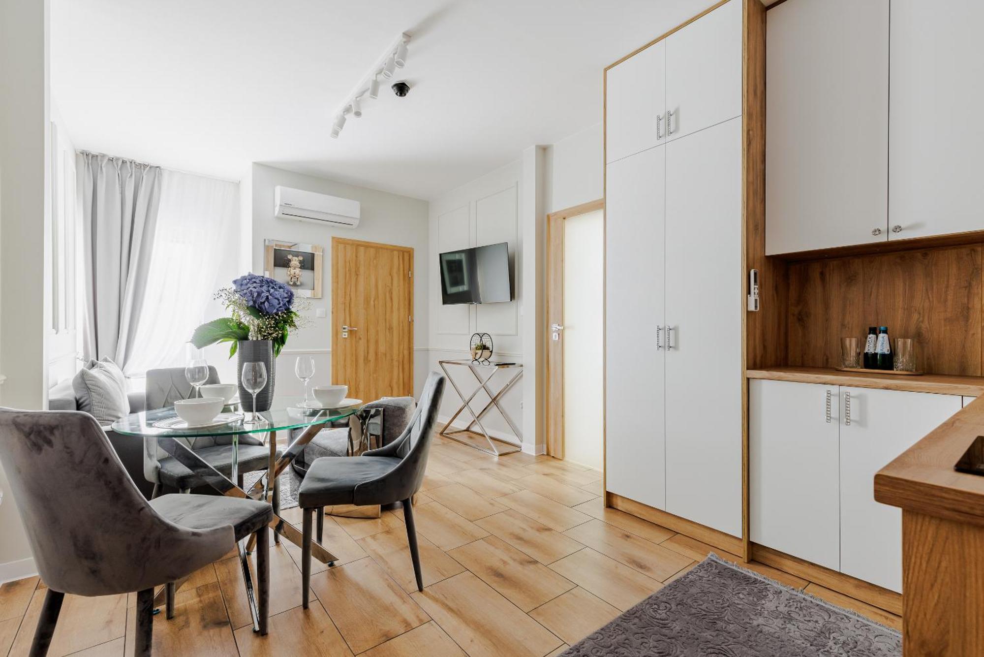Cisza I Spokoj Aparthotel Raszyn Eksteriør bilde