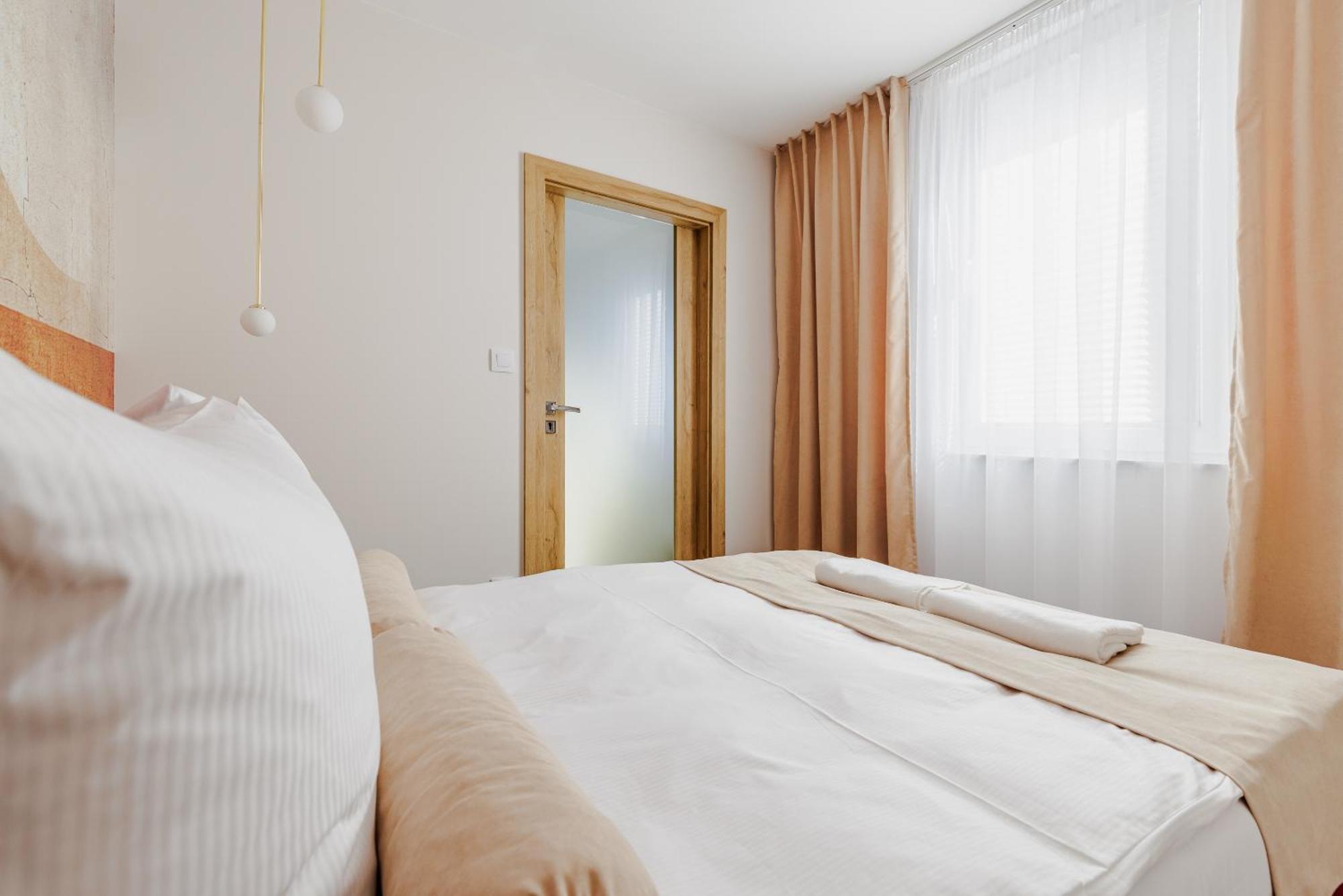 Cisza I Spokoj Aparthotel Raszyn Eksteriør bilde